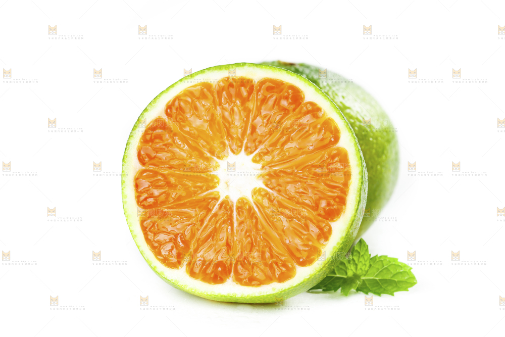 白底上放着蜜橘
