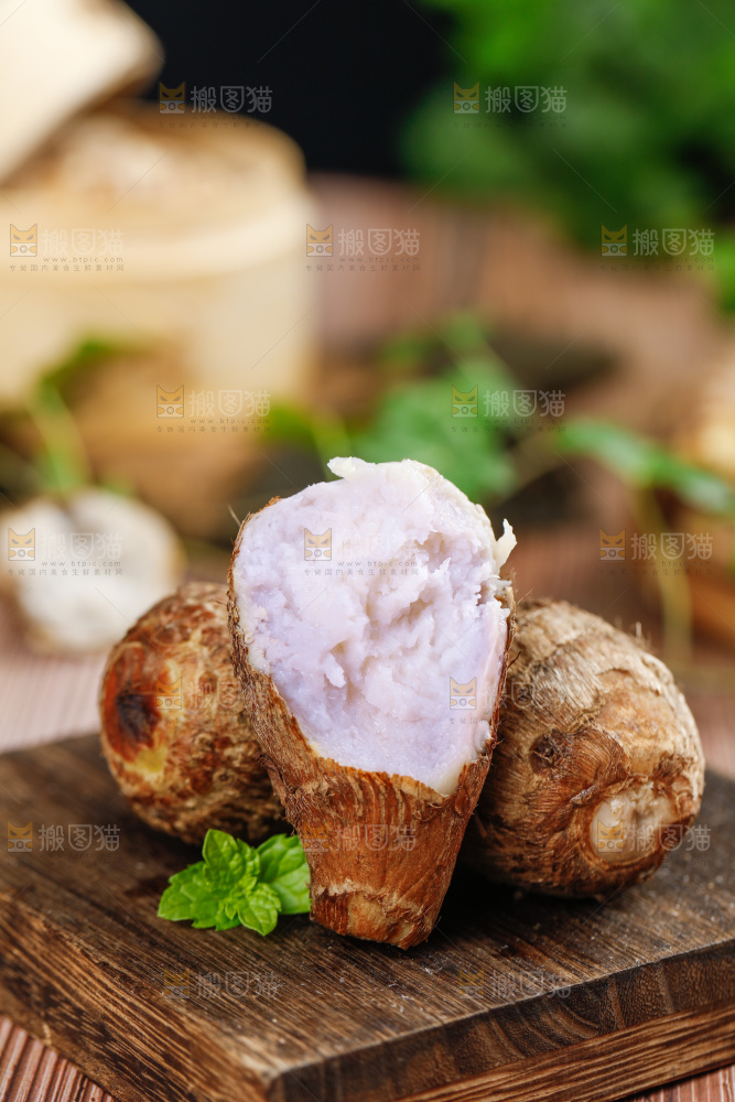 木板上的云南牛奶小芋头