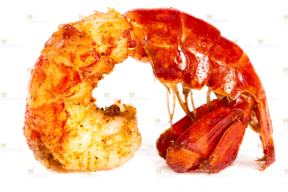 白底上熟食的虾球