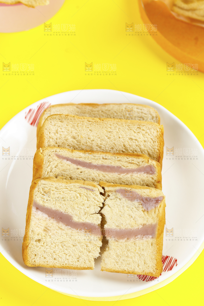 盘子里的青稞芋泥双料吐司