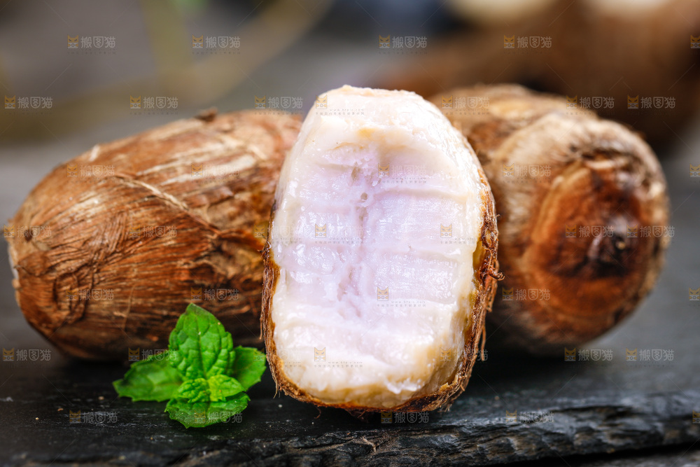 黑底上的荔浦毛芋头 
