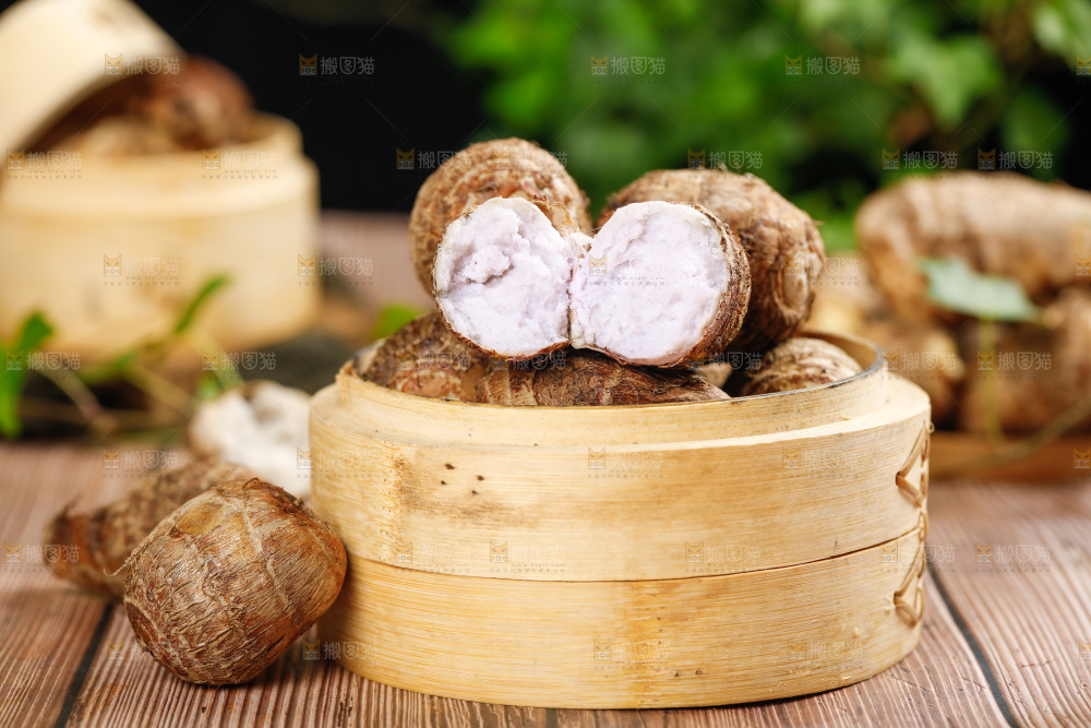 木板上一笼小香芋