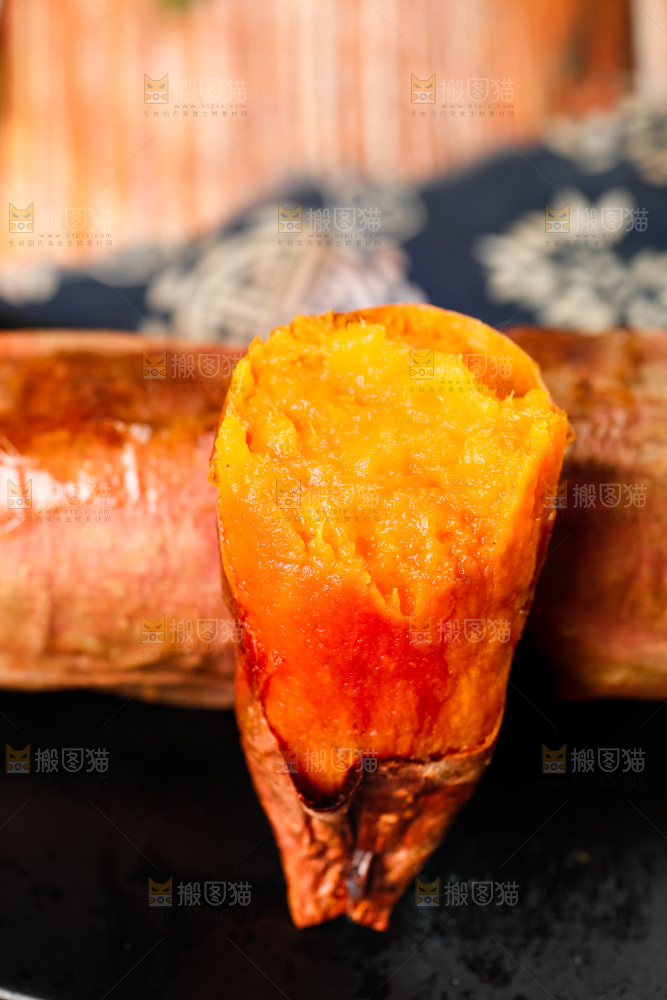 黑底上的红蜜薯