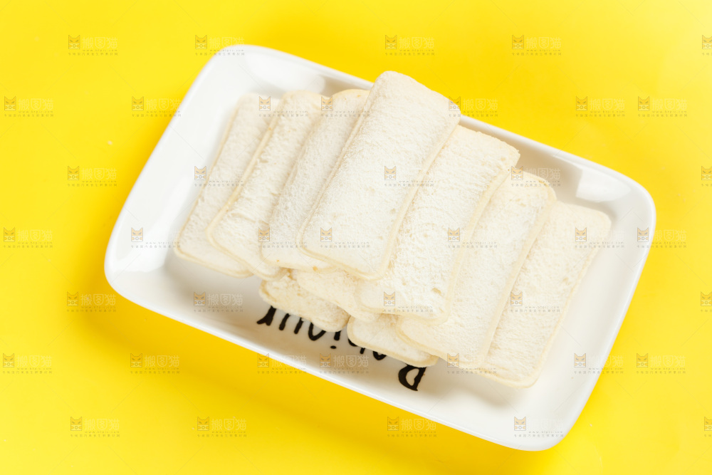 黄底上一盘乳酸菌小口袋面包