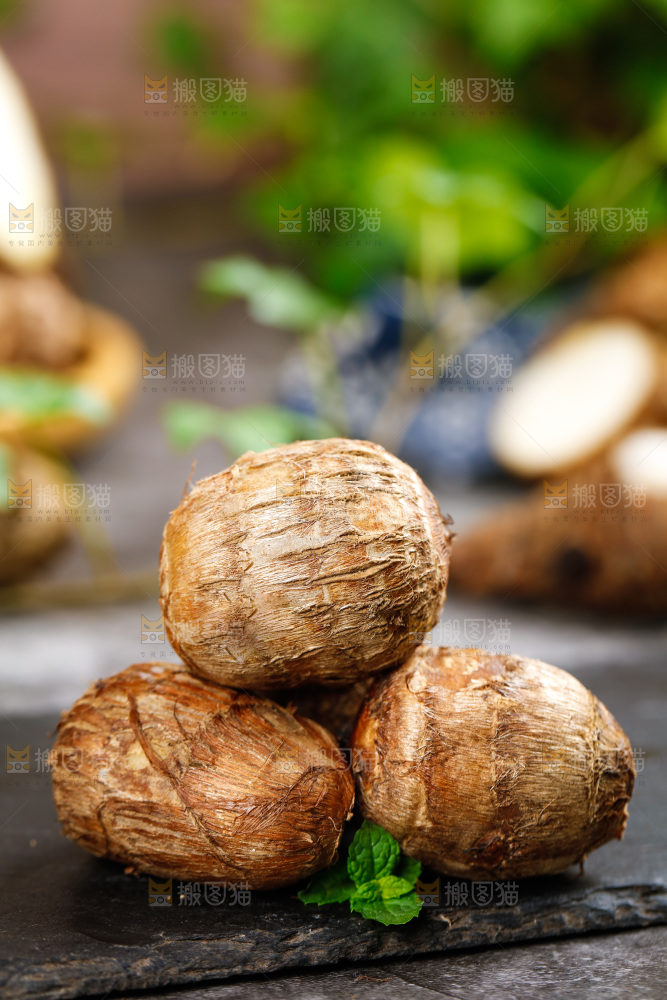 黑底上的荔浦毛芋头 