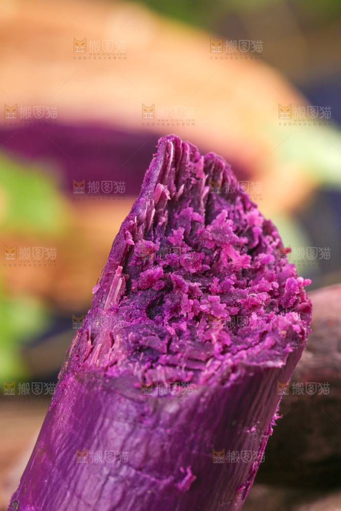 木底上放着粉糯紫薯