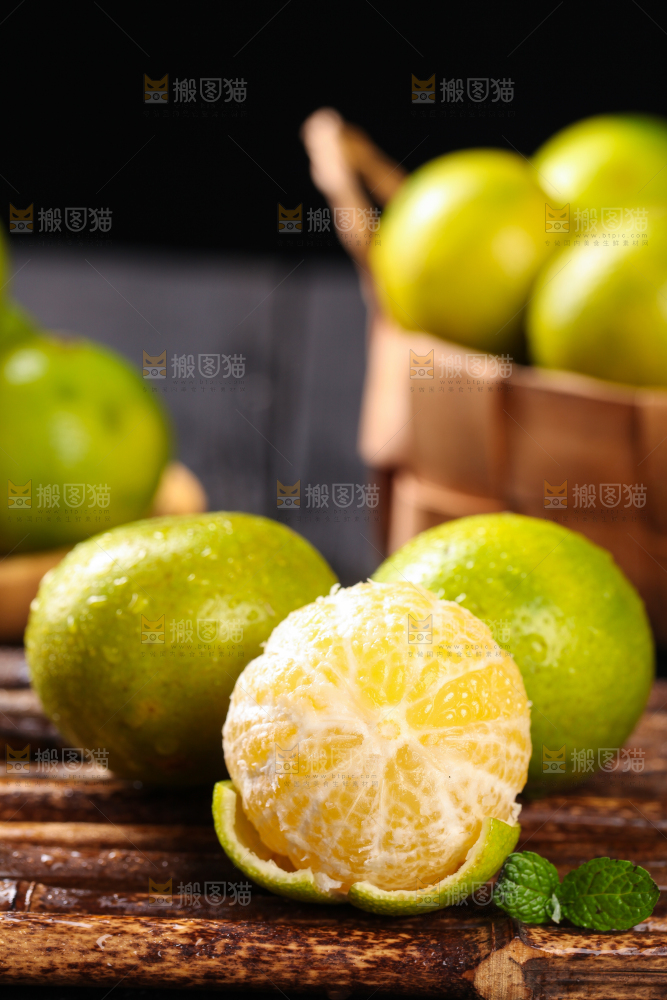 竹底上放着皇帝柑