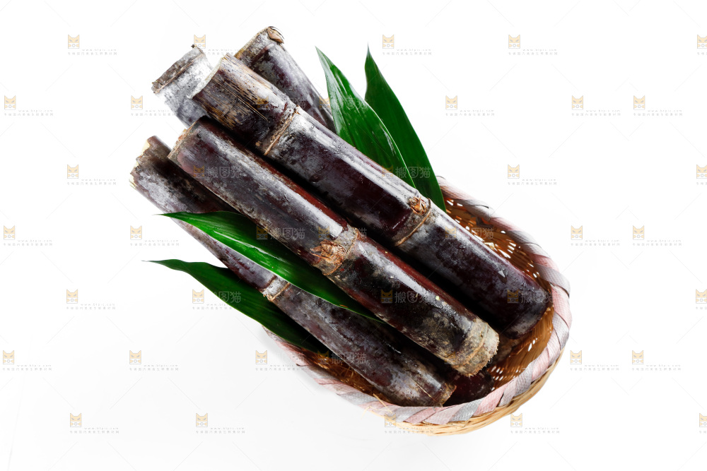 白底上放着一篓海南甜甘蔗