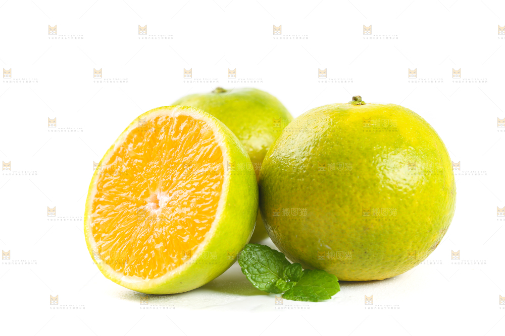 白底上的湖南夏橙和切面的橙子