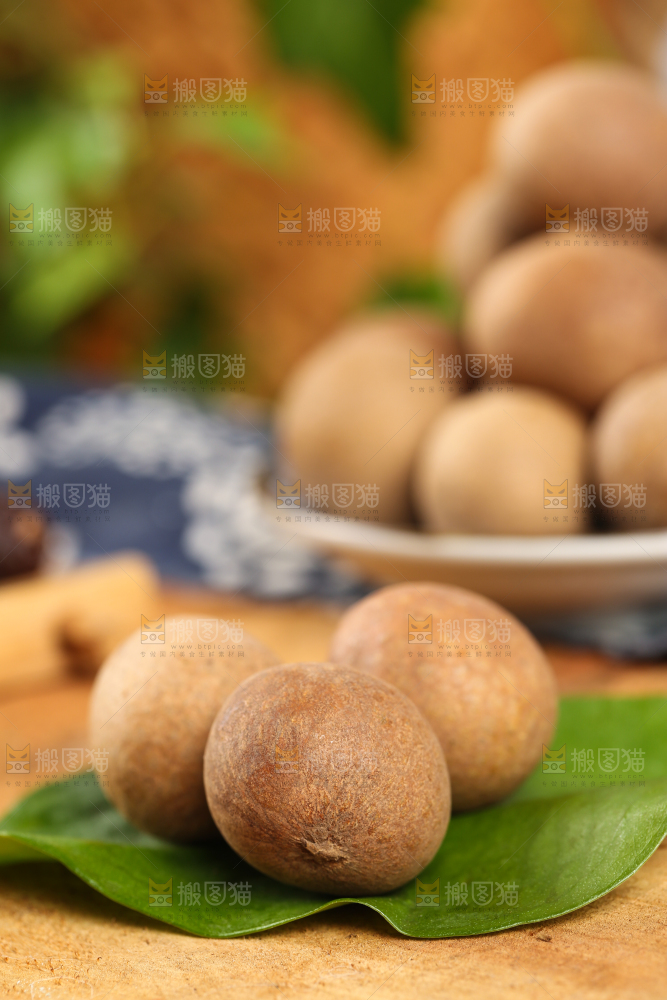 木底叶子上放着桂圆