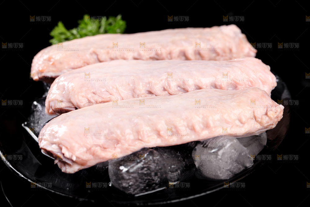 黑底上的鲜冻鸭翅中