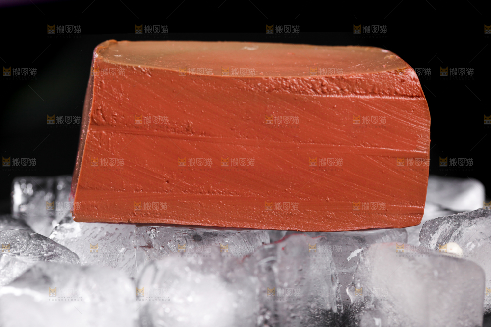 黑底上的鲜冻鸭血