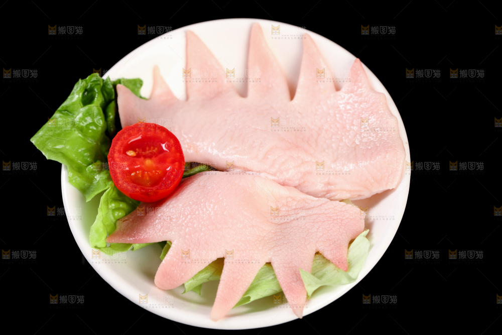 黑底上一盘新鲜鸡冠