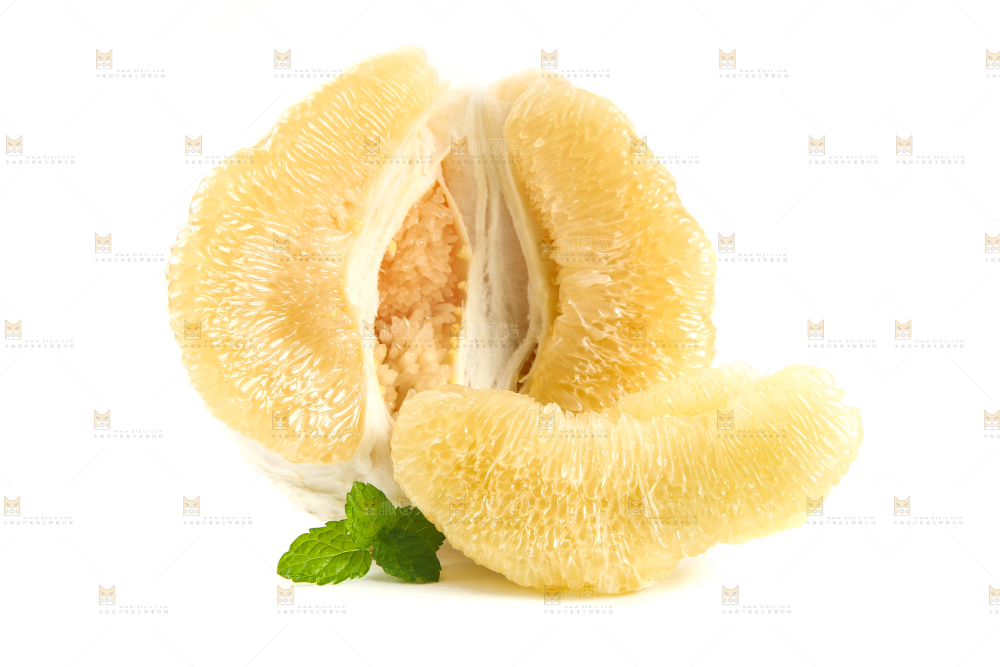 白底上的蜜柚果肉