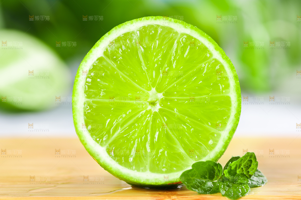 木板上的青柠