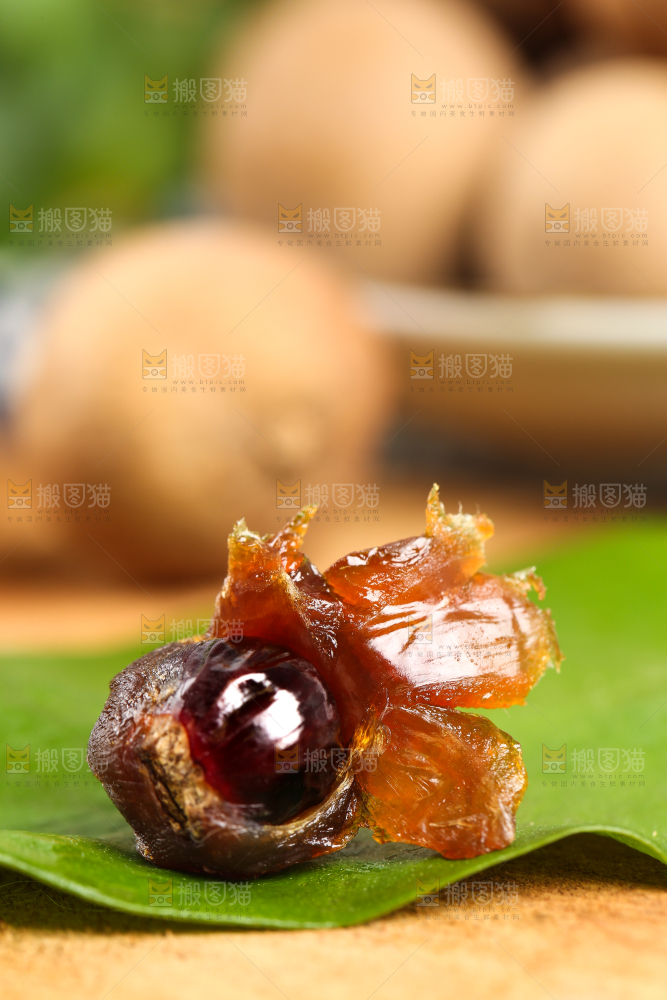 叶子上放着桂圆干果肉
