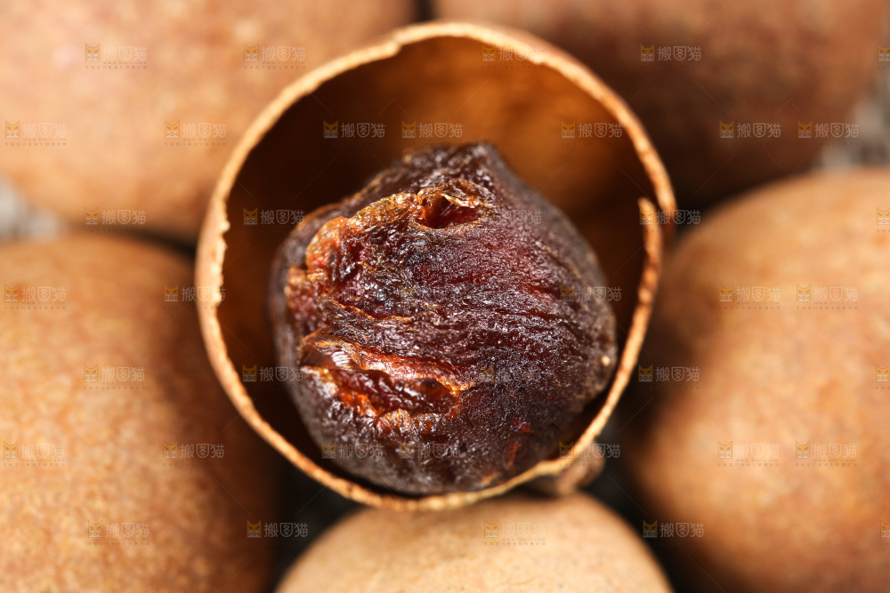 格子底上的干龙眼