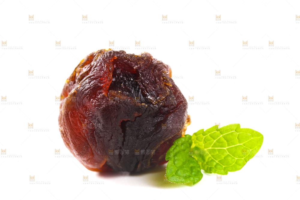白底上放着桂圆果肉