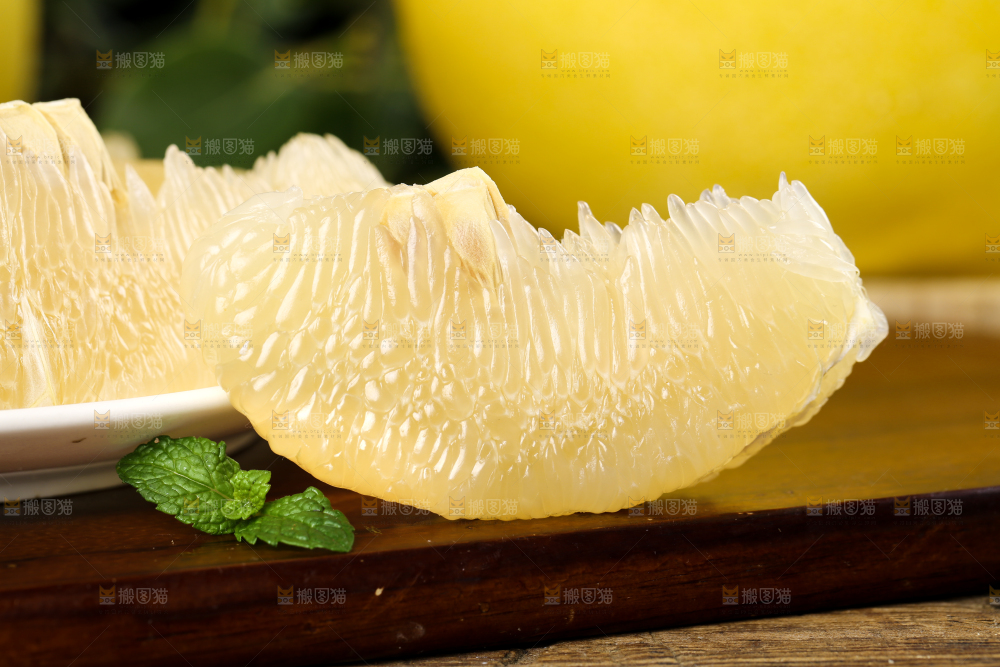 木板上的梅州沙田柚
