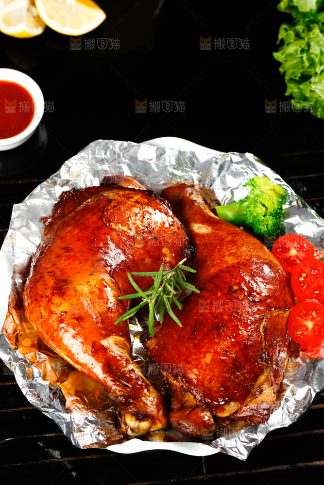 盘子里放着香辣鸡腿