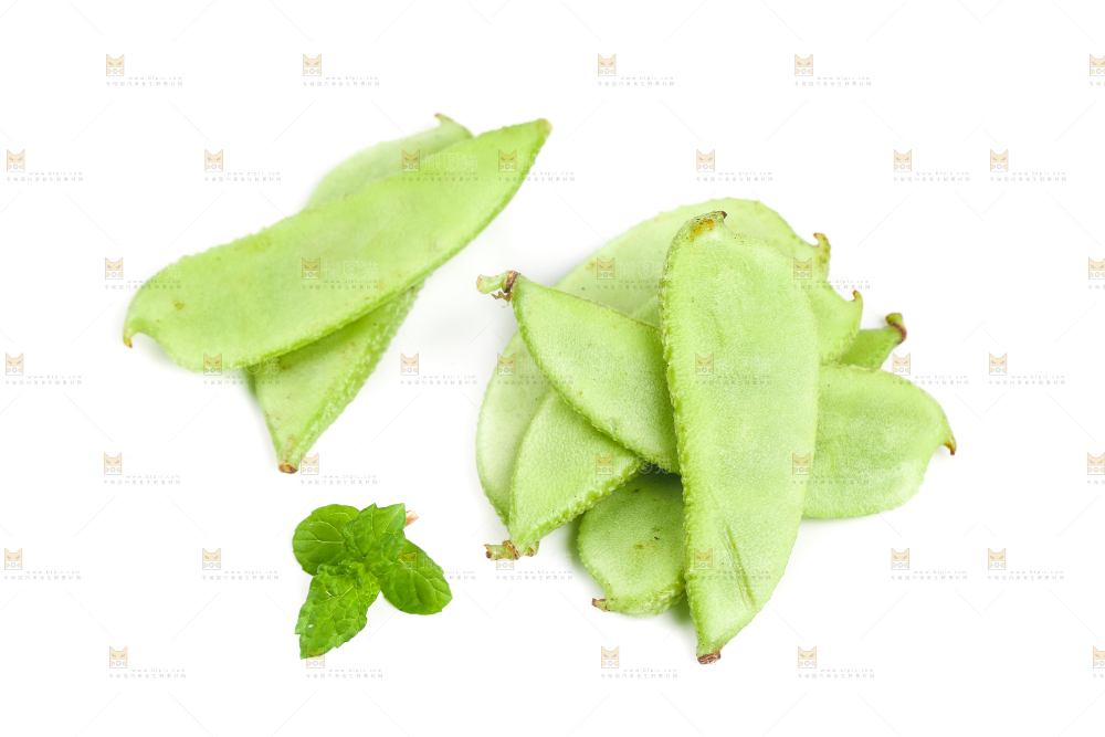 白底上放着扁豆