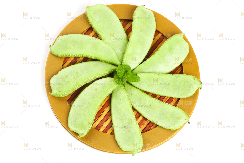 盘子里装着扁豆