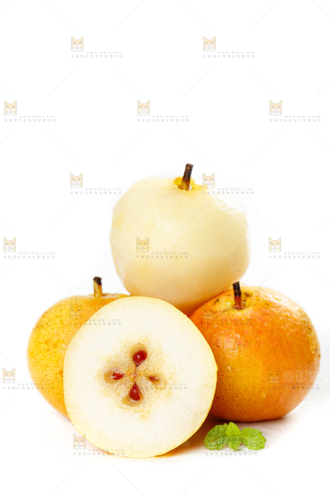 白底上摆放着梨子