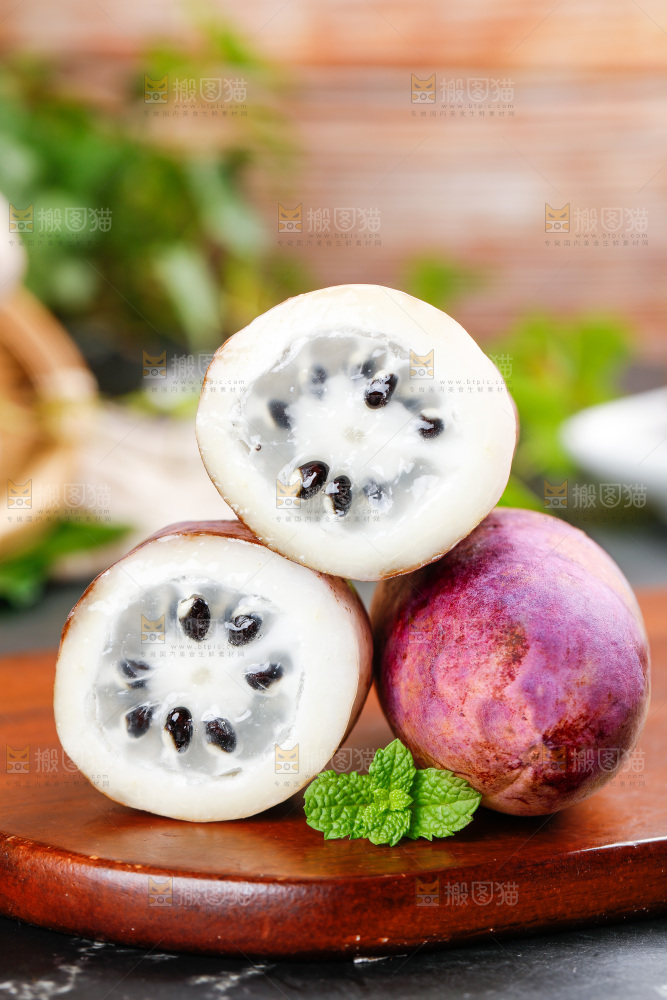 木底上放着八月炸