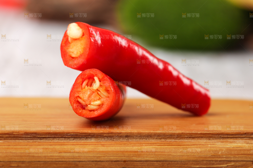 木底上放着小米椒