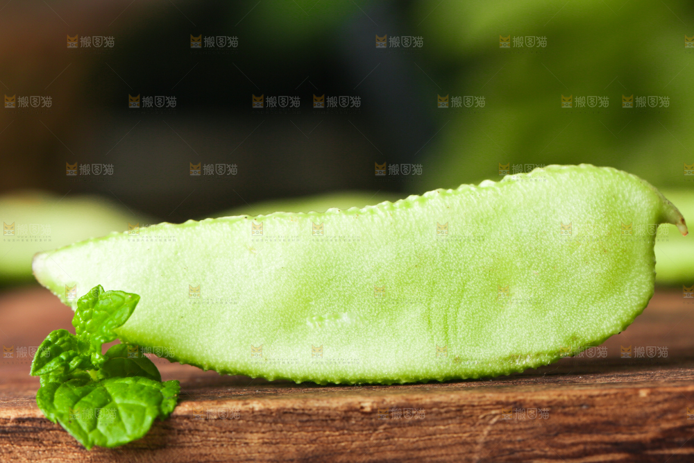 木底上摆放着扁豆