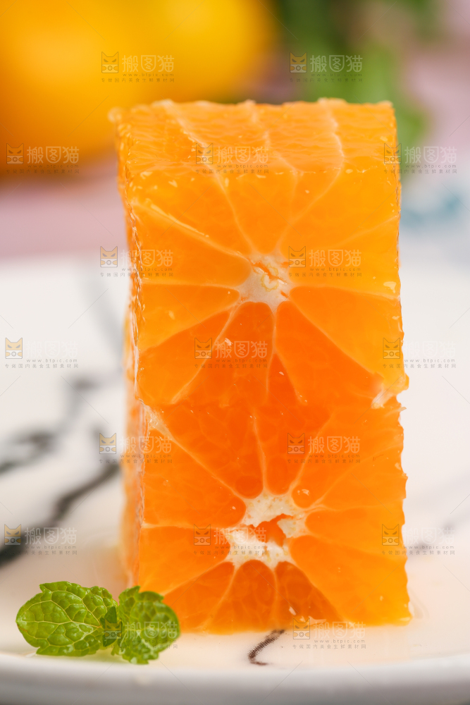 浅底上摆放着椪柑橘