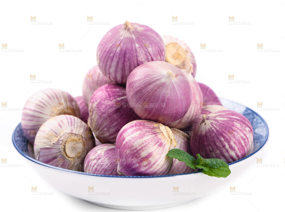 盘子里放着独蒜
