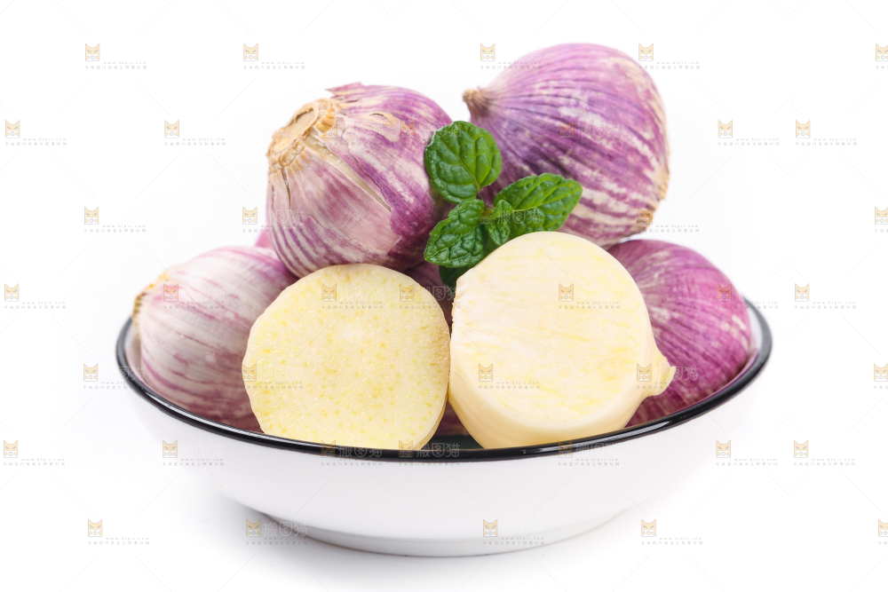 盘子里摆放着独蒜