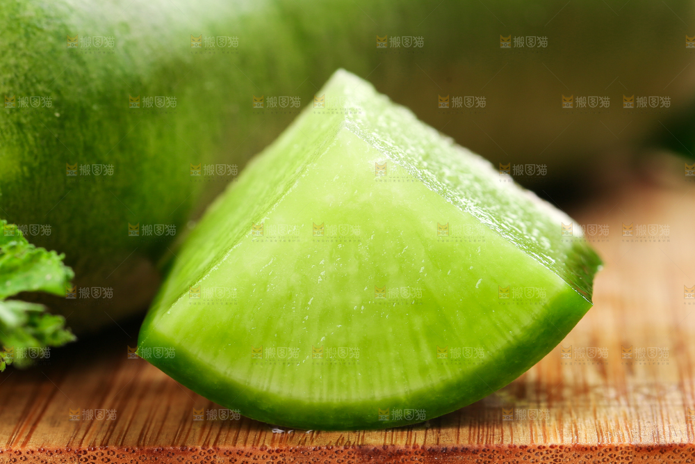 木底上放着青萝卜