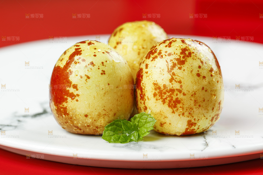 盘子里装着冬枣