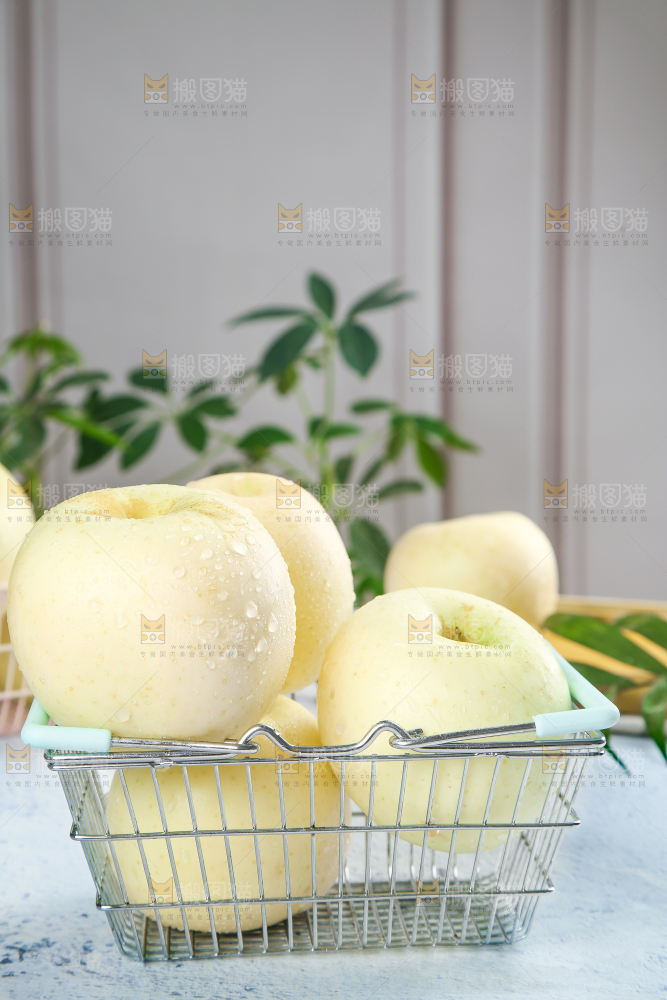 篮子里放着苹果