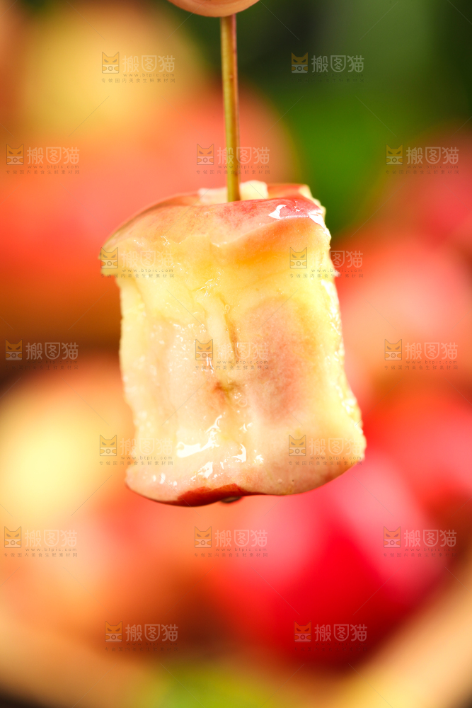 手拿海棠果果核