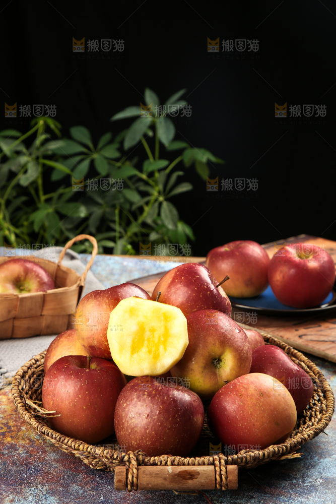 篮子里装着丑苹果