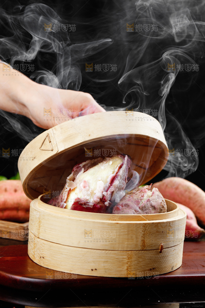 木底上放着一笼冰淇凌红薯