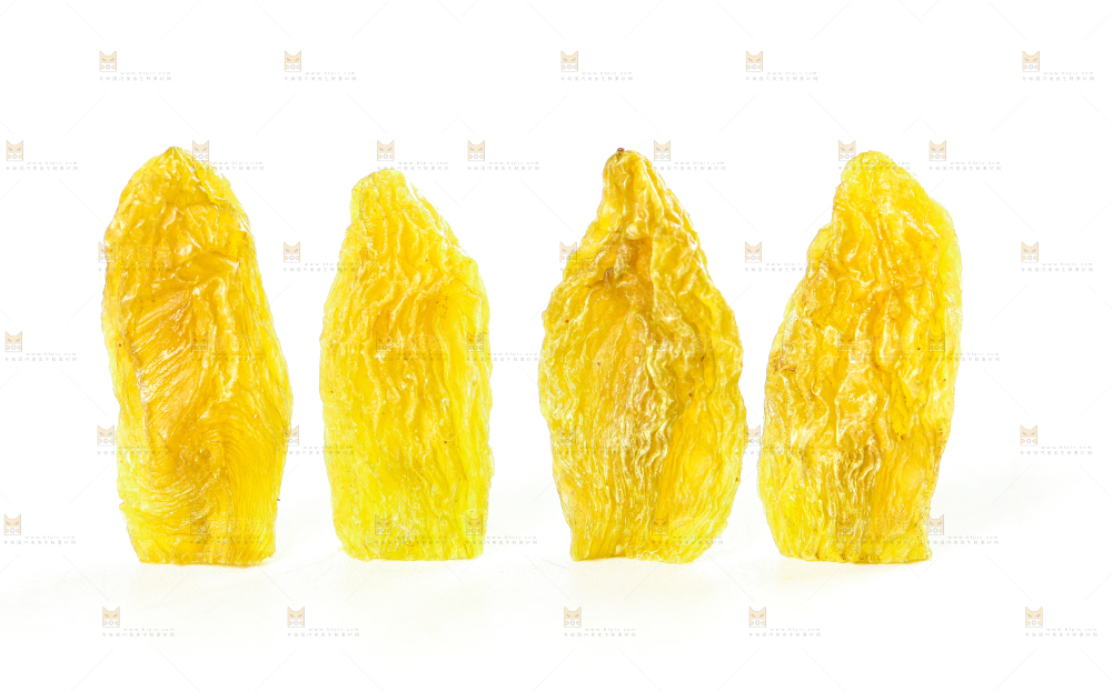 白底上的新疆葡萄干