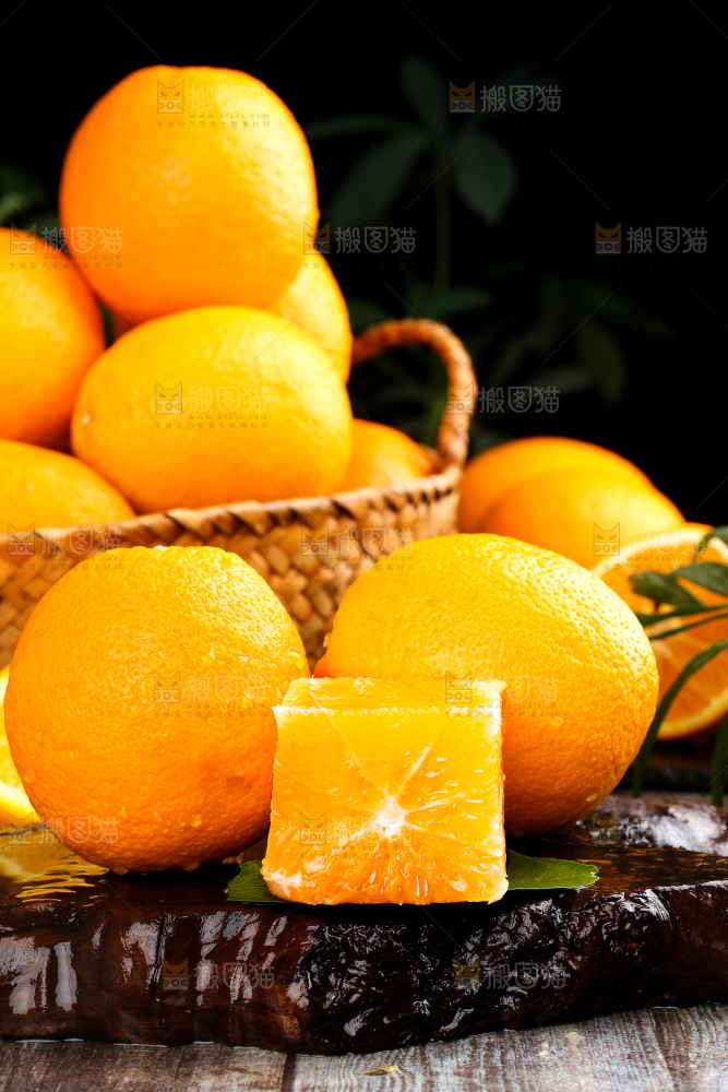 木底上摆放着甜橙