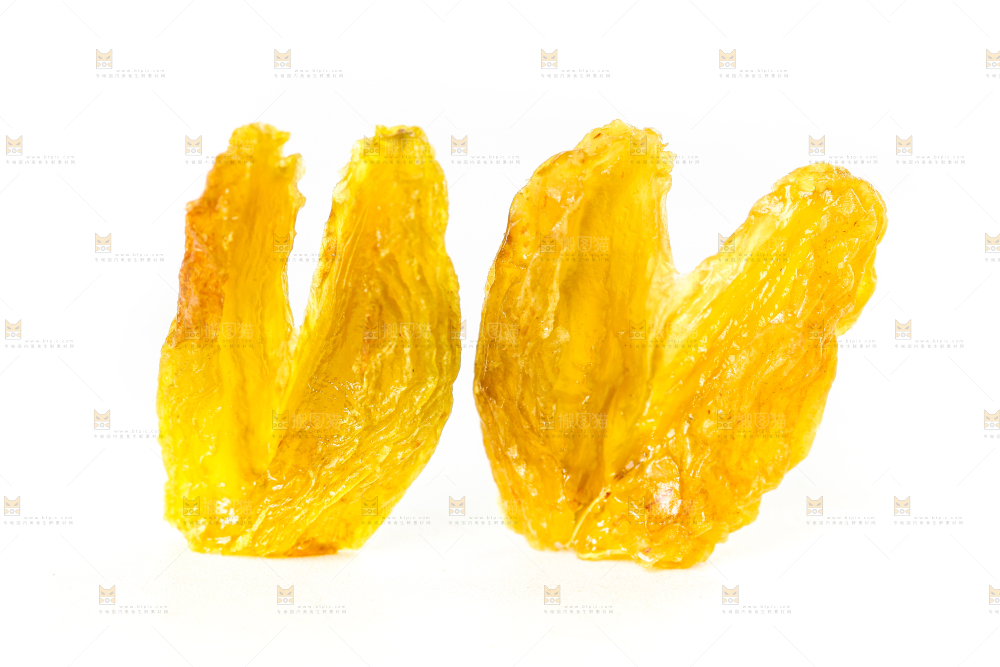 白底上的新疆葡萄干
