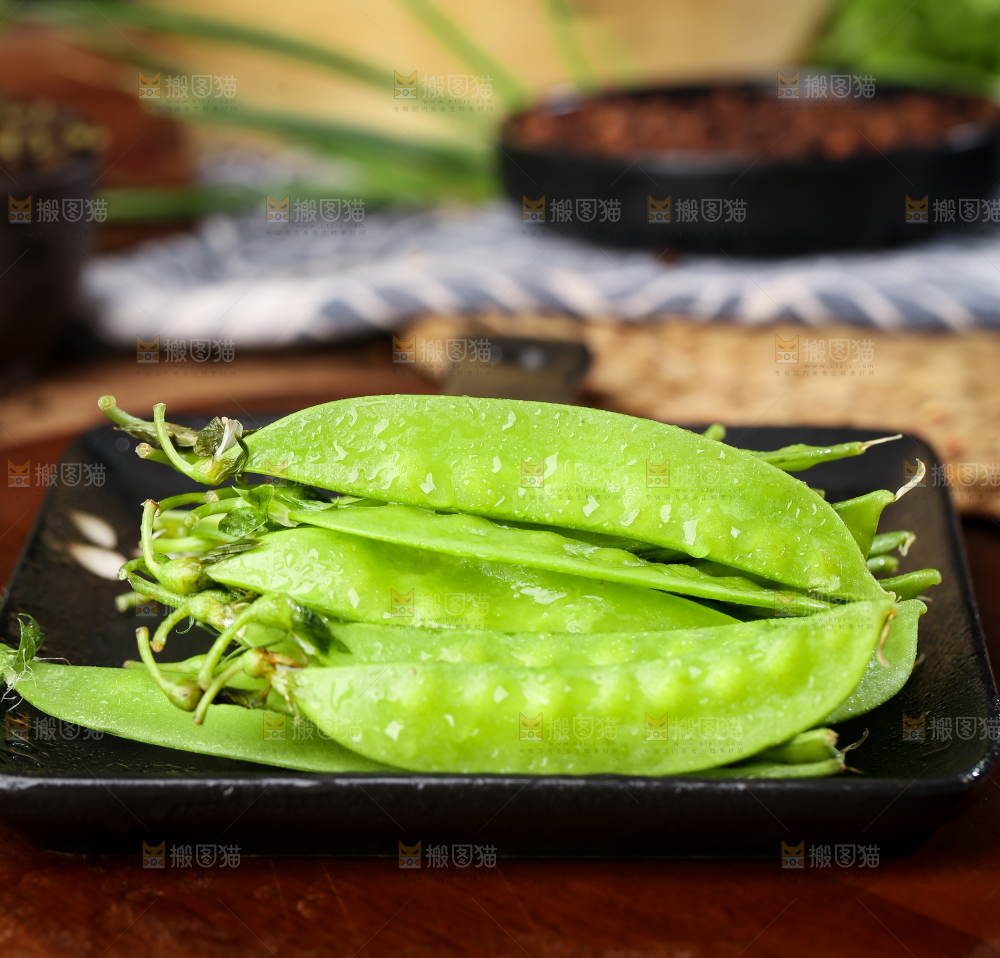 碟子里装着荷兰豆