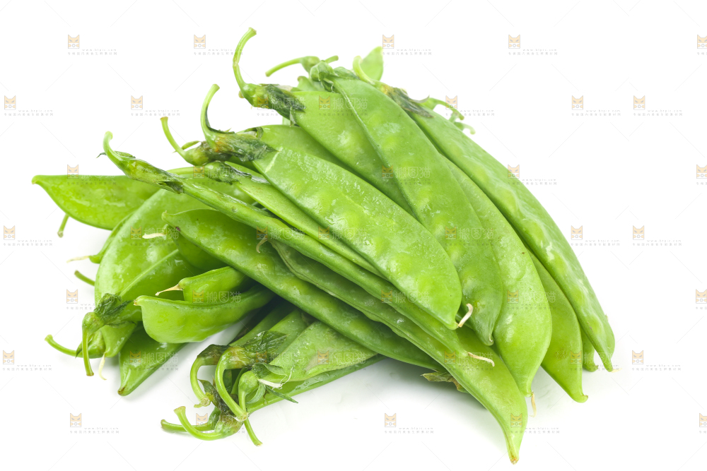 白底上摆放着豌豆荚