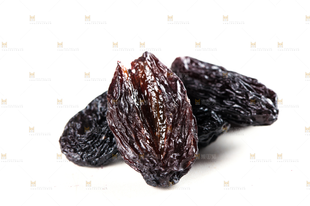 白底上的黑加仑葡萄干
