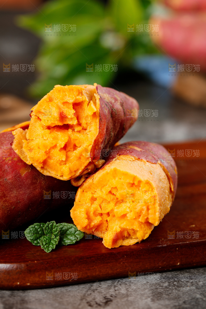 深底上摆放着蜜薯