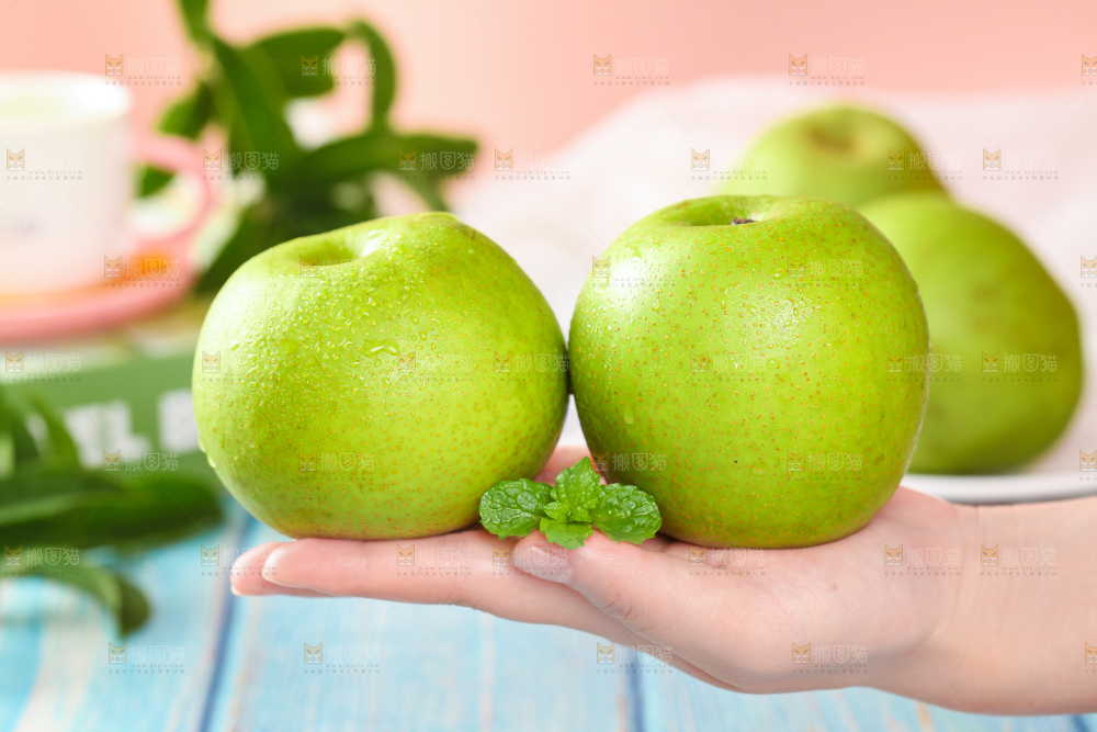 手拿皇冠青梨