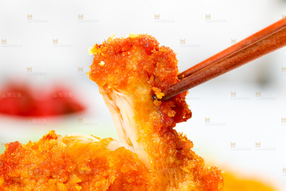 筷子夹着炸鸡排
