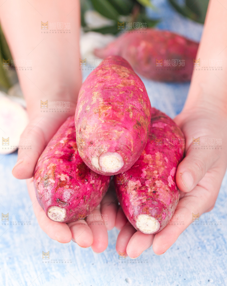 手拿冰淇淋红薯