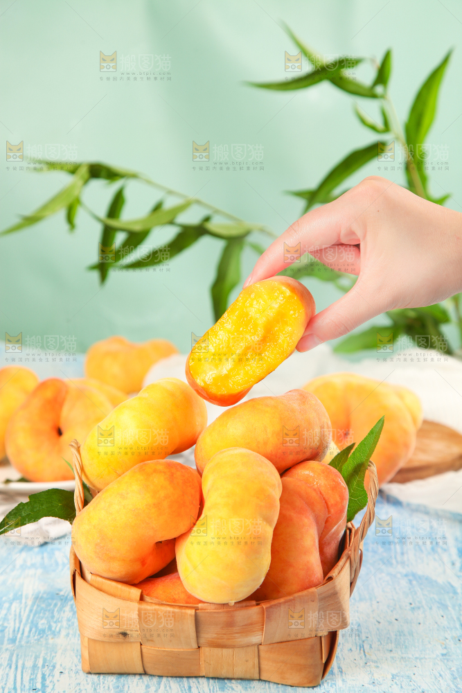 手拿黄金扁桃